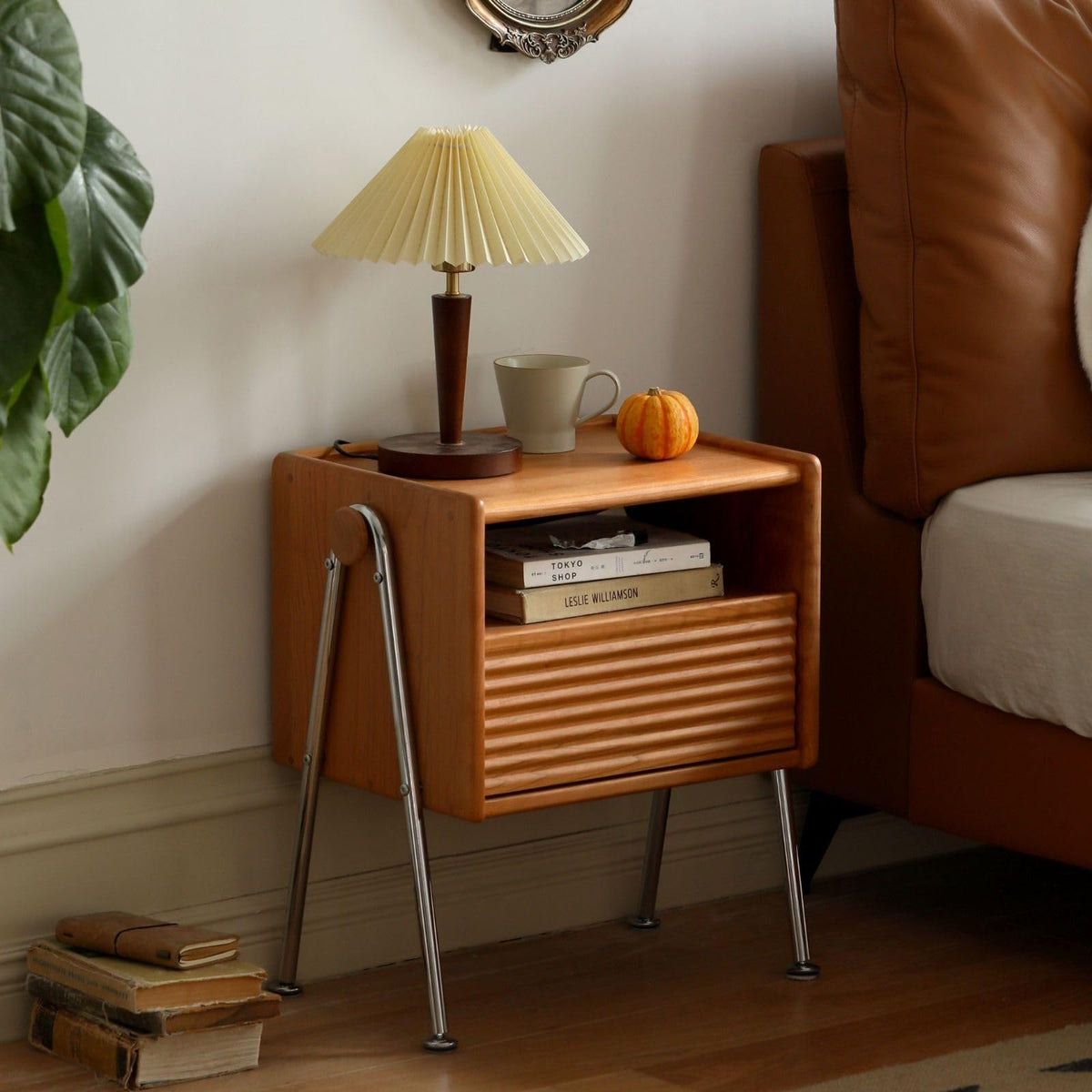 Cherry Wood Nightstand Set of 2 with Drawer E362